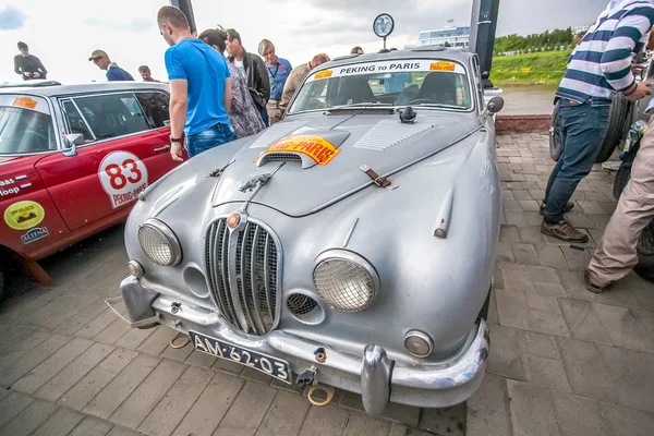 Omsk, Rusya - 11 Haziran 2013: Ralli Pekin-Paris