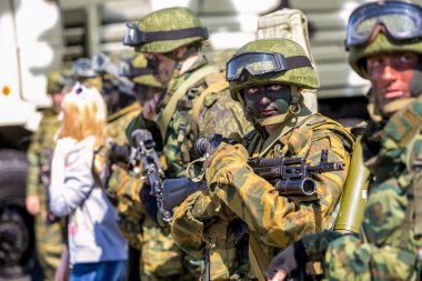 Omsk, Rusya - 8 Mayıs 2015: zafer Geçidi