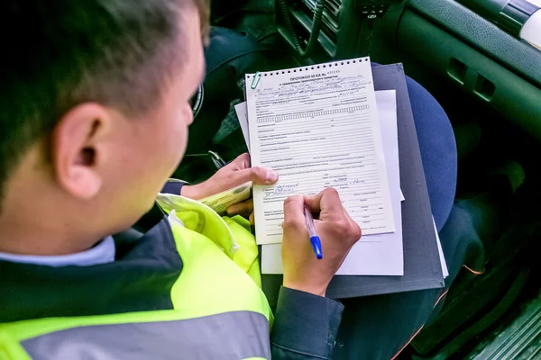 Omsk, Rusya - 10 Temmuz 2015: trafik polis baskını