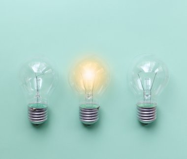Üç cam Ampüller Lambalar - fikir kavramı için