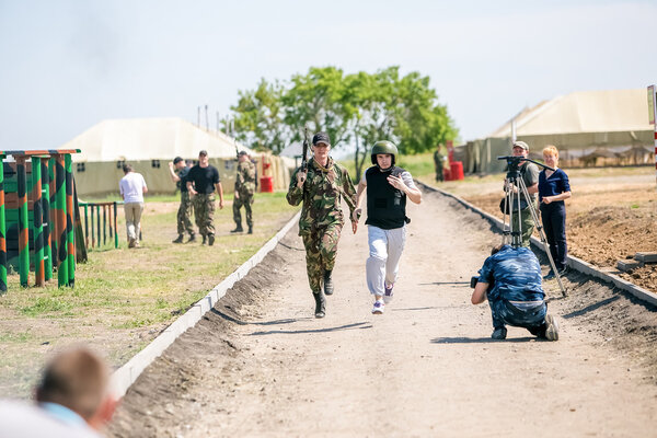 Омск, Россия - 1 июля 2015 года: военная подготовка
