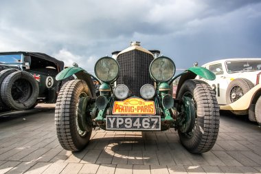 Omsk, Rusya - 11 Haziran 2013: Ralli Pekin-Paris