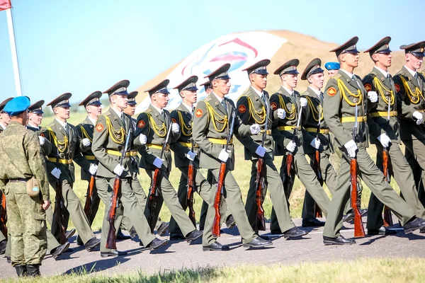 Omsk, Oroszország - 2011. július 07.: nemzetközi katonai kiállítás — Stock Fotó