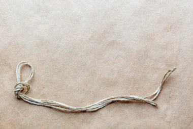 kavram hangmans düğüm kraft kağıt arka plan üzerinde