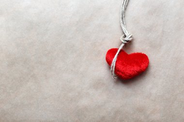 kavram cellat düğümü peluş kırmızı kalpli