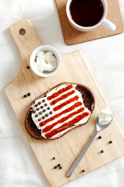 Kahvaltı Amerikan bayrağı görüntü ile ev yapımı sandviçler