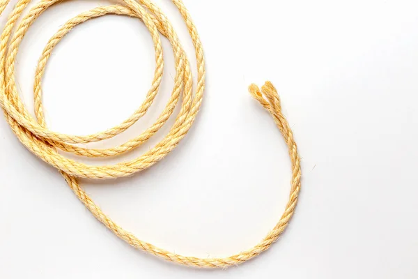 Мотузка на білому тлі крупним планом — стокове фото