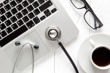 Doktor çalışma alanı ile bir stetoskop Üstten Görünüm