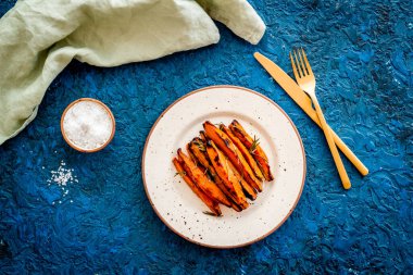 Patates kızartması. Ev yapımı fast food, üst manzara.