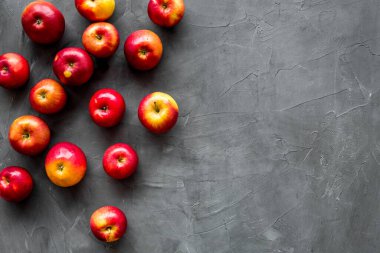 Kırmızı elma grubu - üst görünüm, metin için boşluk