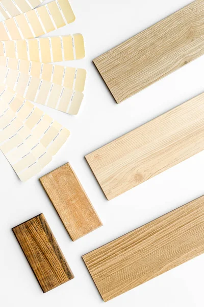 Piso de madeira da placa e amostras de móveis com esquema de cores. Vista superior — Fotografia de Stock