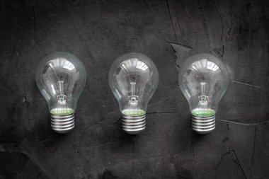 Bir sürü ampul üst görüntüde. Yenilenebilir eko enerji kavramı