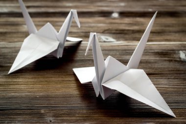 Origami kağıt kuşlarını kapatın. DYN kavramı