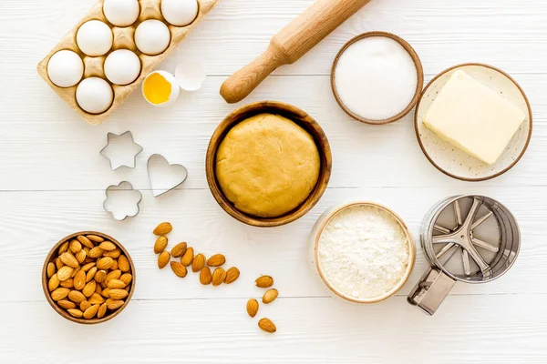 Ingredientes para repostería con harina, mantequilla y huevos, galletas — Foto de Stock