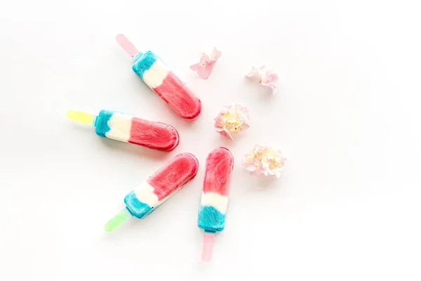 Ovanifrån av frukt glass eller färgglada glass — Stockfoto