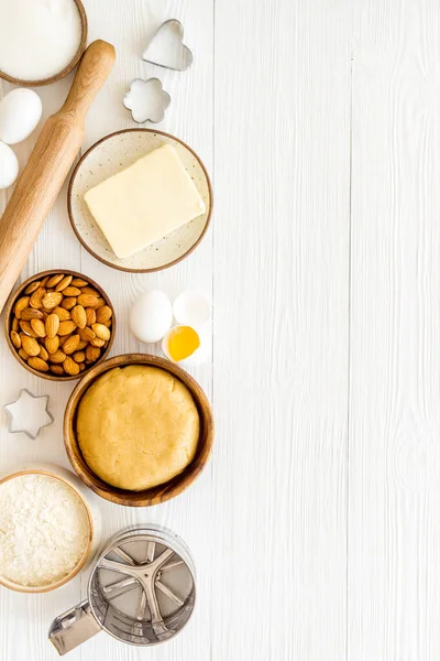 Fondo de panadería con ingredientes para la masa vista superior — Foto de Stock