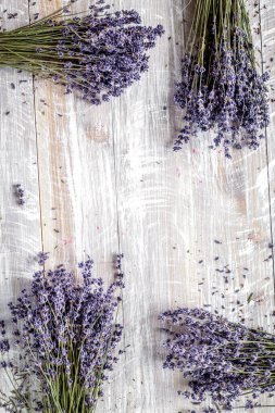 kuru laveder buketi ahşap arkaplan arkaplan görünümü alanı metin için
