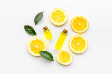 Turunçgil meyvesi enjekte etmek için C vitamini.