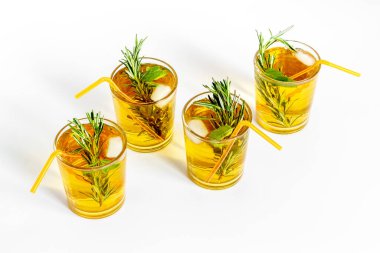 Biberiyeli soğuk çay içeceği.