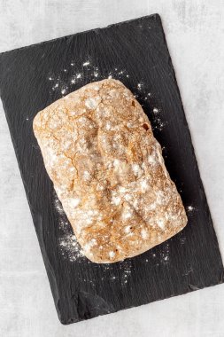 Pastanenin arka planı. Bir somun ekmek üst görünümü