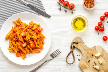 Domates soslu ve şifalı İtalyan makarnası.