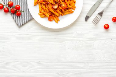 Domates soslu ve şifalı İtalyan makarnası.