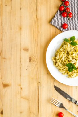 İtalyan makarnası krema soslu ve otlu.