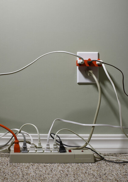 Выход электрической стены Перегружен удлинителями
