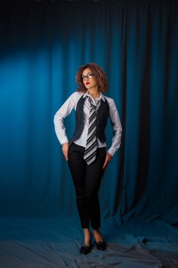 çekici genç esmer kadın