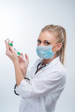 Çekici sarışın erkek doktor