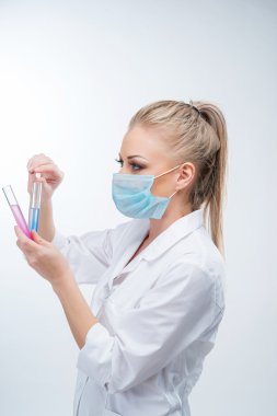 Çekici sarışın erkek doktor