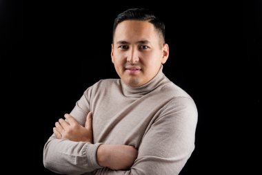 Yakışıklı genç adam.