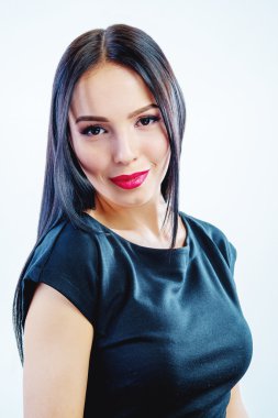 güzel genç esmer kadın