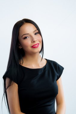 çekici genç esmer kadın