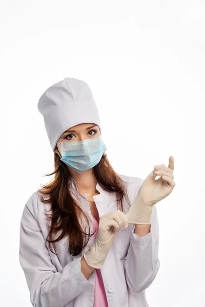 Γυναίκα γιατρό φορώντας γάντια ιατρικά — Φωτογραφία Αρχείου