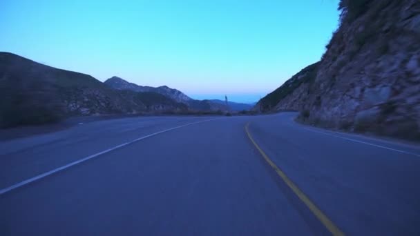 Mountain Highway Sunrise Driving Plate Visão Traseira Califórnia Eua — Vídeo de Stock