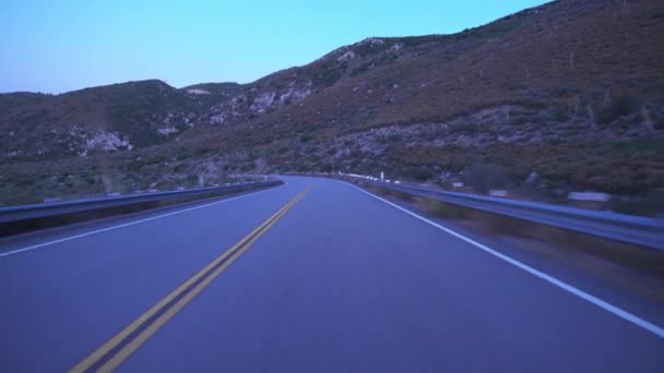 Mountain Highway Sunrise Οδήγηση Πλάκα Front View Καλιφόρνια Ηπα — Αρχείο Βίντεο