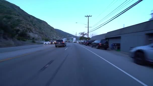 Malibu Καλιφόρνια Ακτογραμμή Στο Πρότυπο Dusk Οδήγησης Big Rock — Αρχείο Βίντεο