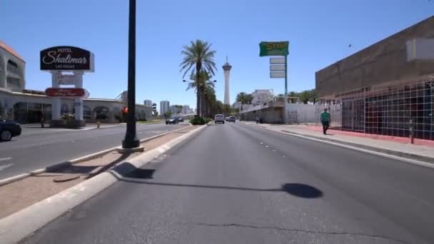 Las Vegas Blvd Southbound Downtown Driving Plates Nevada Usa Chapel — Stock video