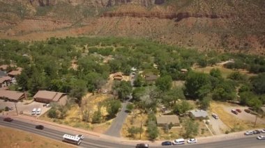 Springdale 'den Zion Ulusal Parkı Virgin Nehri Utah Hava Çekimi İleri Eğiliyor