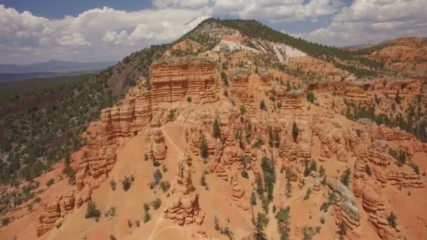 Hoodoos Rock Formation Aerial Shot Red Canyon Utah Înapoi Descende — Videoclip de stoc