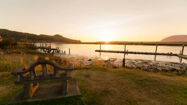 Bench Chair Oregon Coast Sunset Time Lapse Tilt — стокове відео