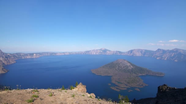 美国俄勒冈州的火山湖国家公园向导岛和天际线 — 图库视频影像