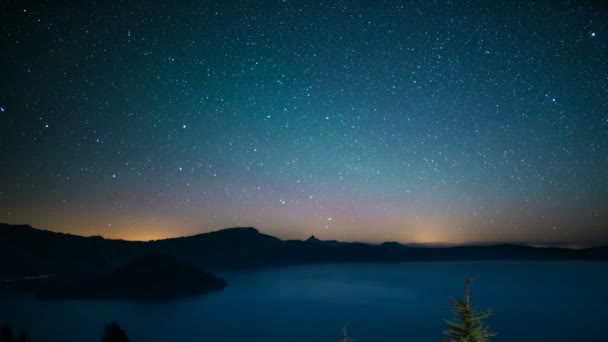 オーロラとペルセウス座流星群クレーター湖国立公園天の川銀河の日の出オレゴンスカイライン — ストック動画