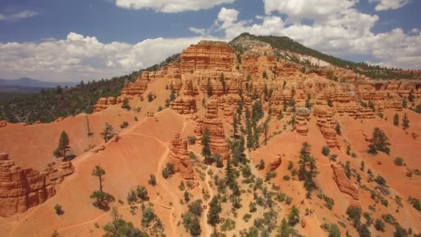 Hoodoos Rock Formation Aerial Shot Red Canyon Utah Abstieg Südwest — Stockvideo
