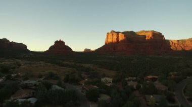 Sedona Çan Kayası ve Adliye Sarayı. Sonoran Çölü Arizona Forward.