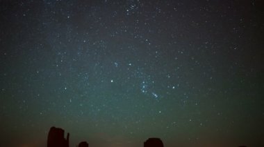 Monument Valley Orionids Meteor Yağmuru Doğu & Batı Mitten Güneybatı ABD Eğilimi