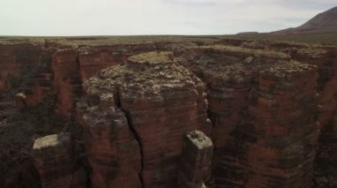 Büyük Kanyon Havacılık Navajo Ulusunda Küçük Colorado Nehri Boğazı 'nı vurdu.