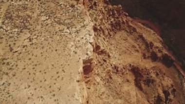 Büyük Kanyon, Navajo Ulus Uçurumu 'nda Küçük Colorado Nehri Boğazı' nı vurdu.