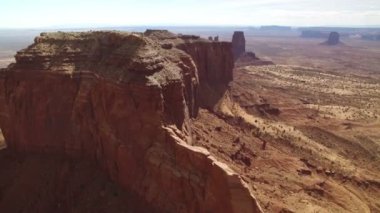 Monument Valley Brigham 'ın Mezarı ve Posta Arabası Butte Güneybatı Çölü ABD Yükselişi